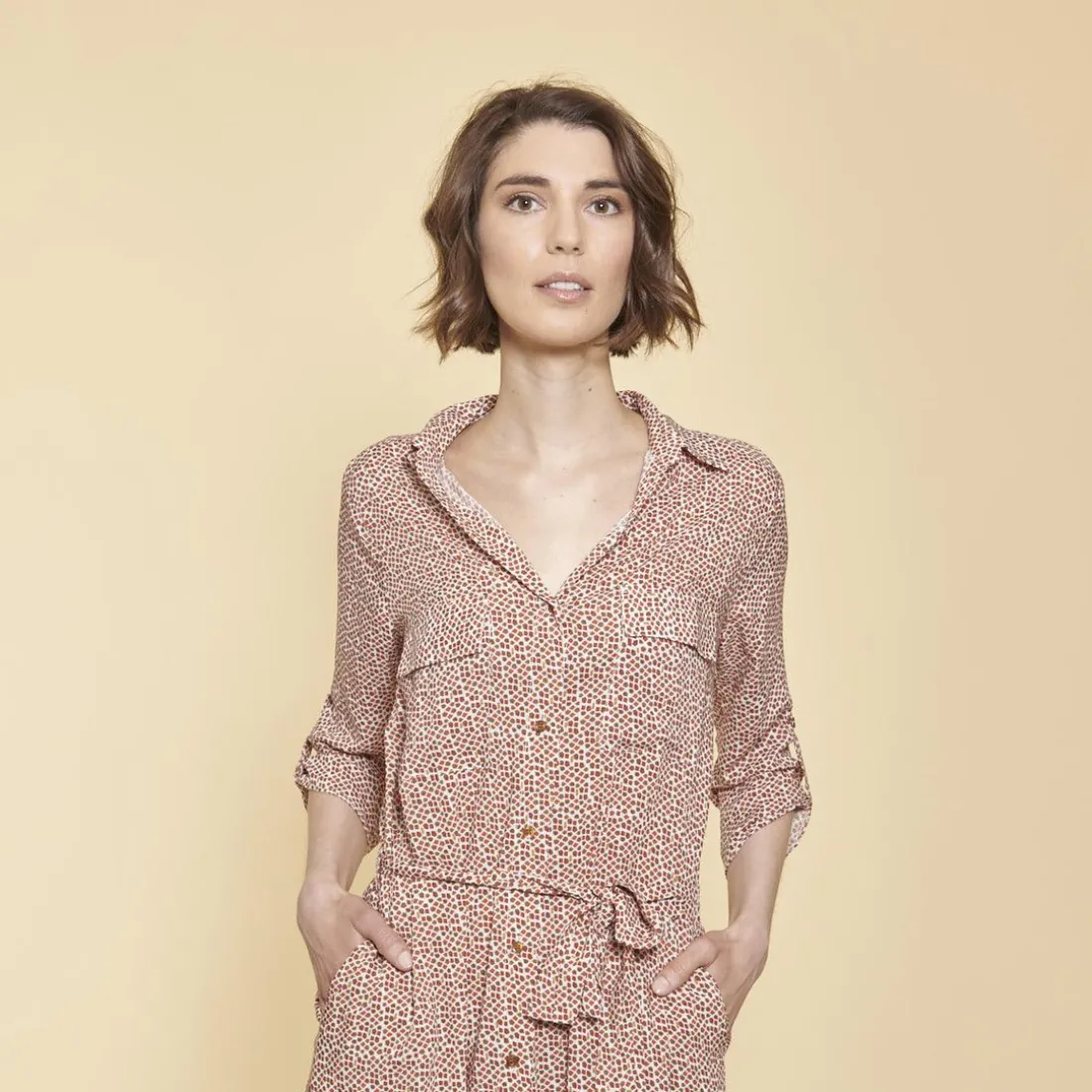 Robe chemise ceinturée imprimée rouge en viscose