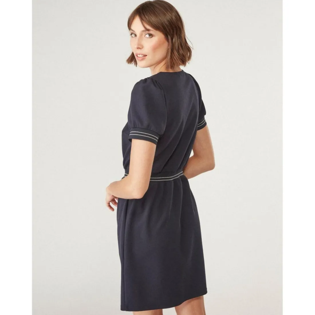 Robe courte cintrée détails manches bleu