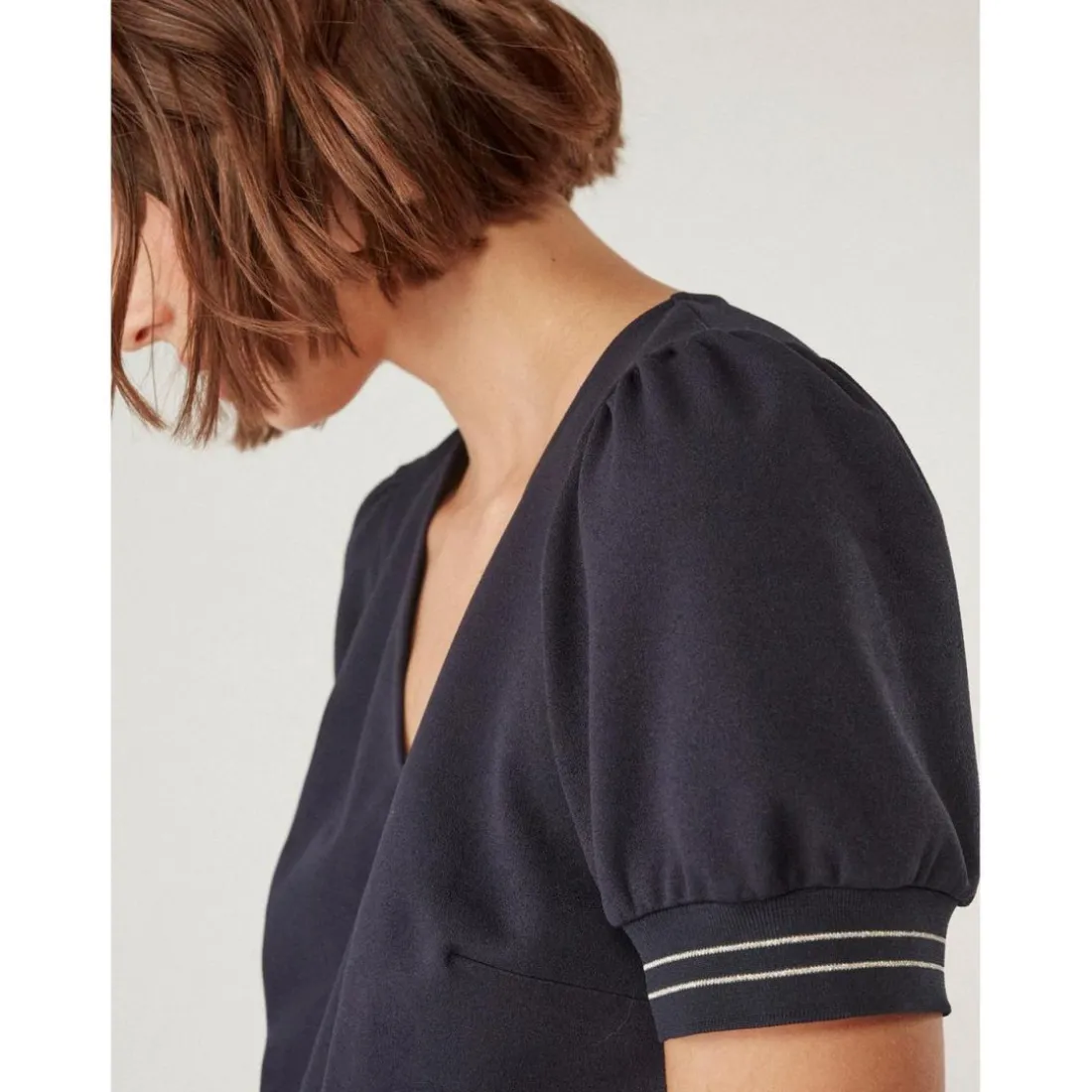 Robe courte cintrée détails manches bleu