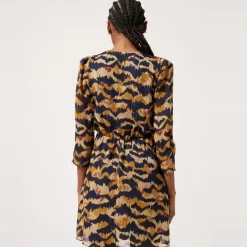 Robe courte cintrée marron