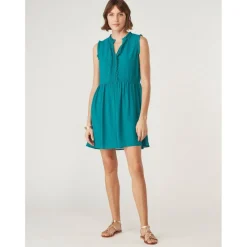 Robe courte cintrée sans manches vert