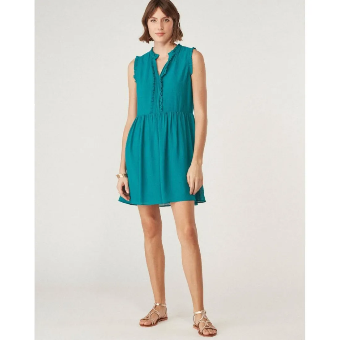 Robe courte cintrée sans manches vert