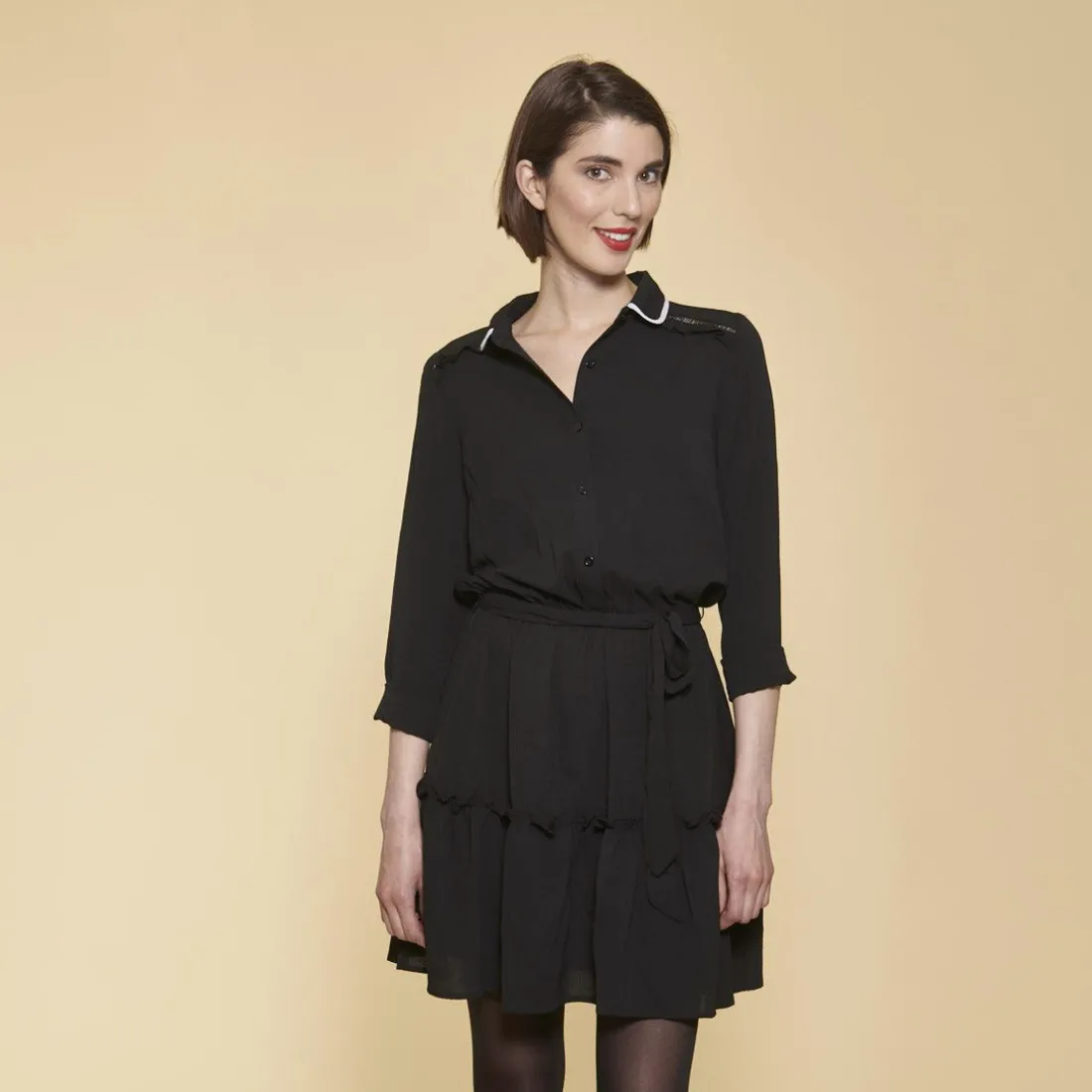 Robe courte manches longues taille élastique et ceinture contrastée femme - Noir