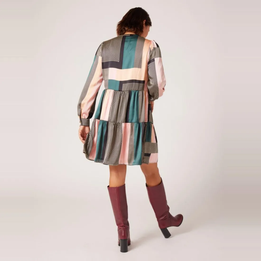 Robe courte motifs asymétriques multicolore