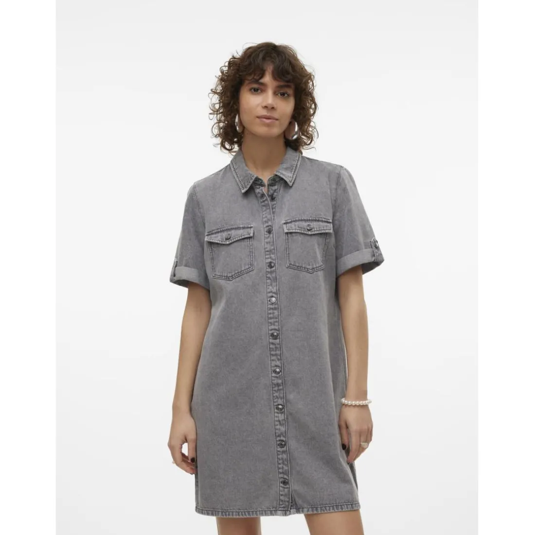Robe en denim fermeture par bouton court col chemise manches avec revers manches courtes gris Bella