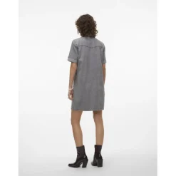 Robe en denim fermeture par bouton court col chemise manches avec revers manches courtes gris Bella
