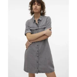 Robe en denim fermeture par bouton court col chemise manches avec revers manches courtes gris Bella