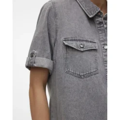 Robe en denim fermeture par bouton court col chemise manches avec revers manches courtes gris Bella