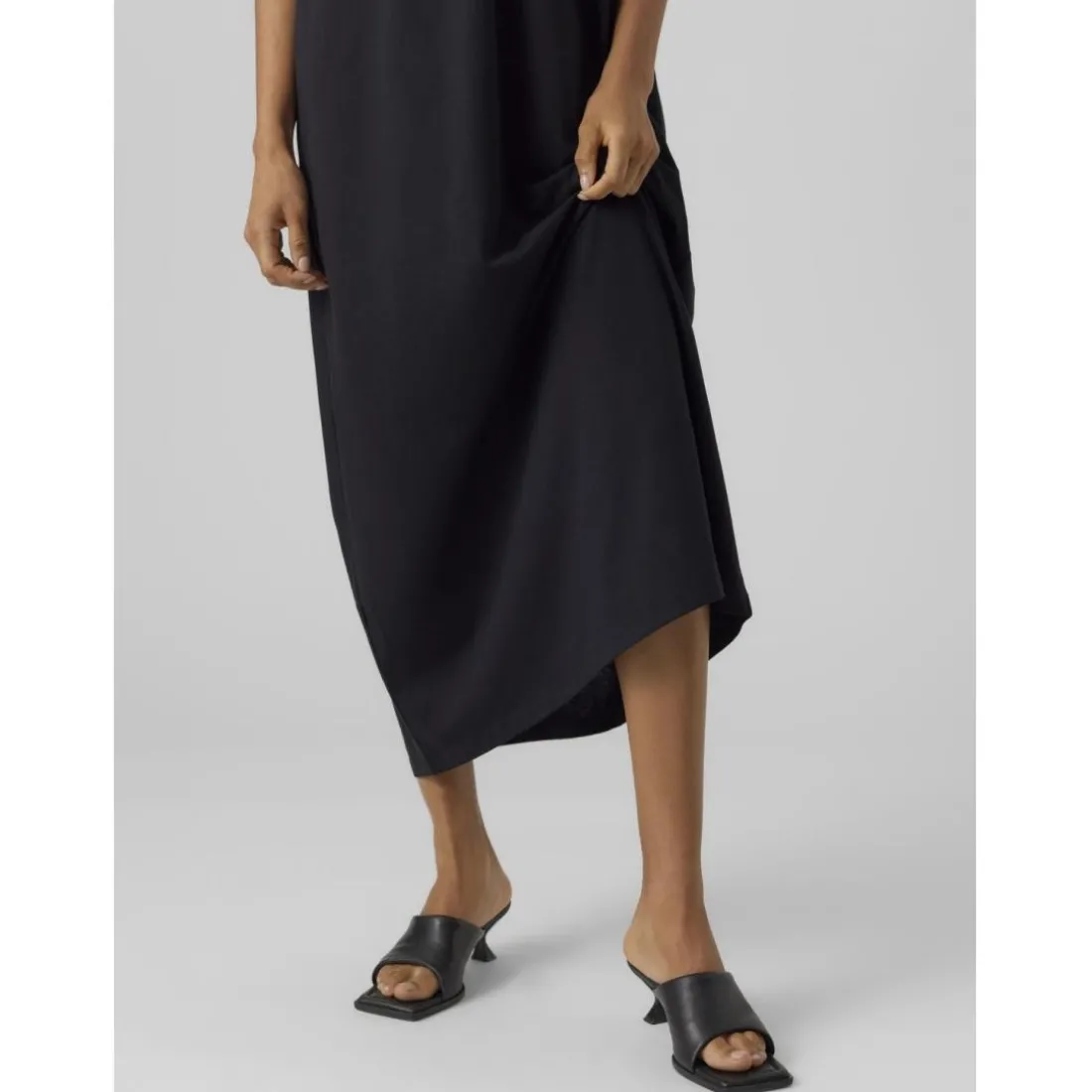 Robe extra long col en u sans manches noir Mila