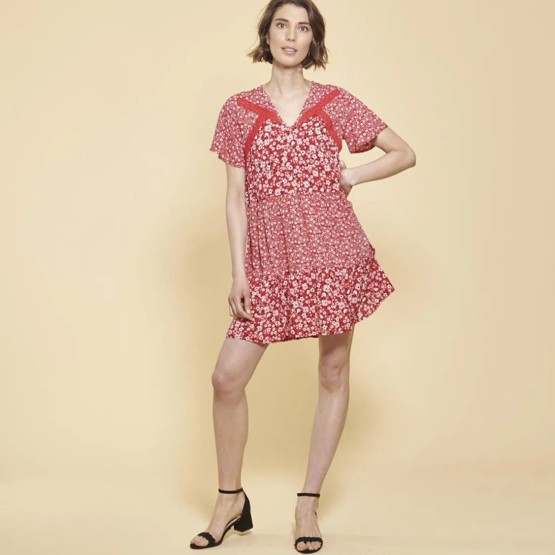 Robe fluide courte imprimé floral rouge en viscose