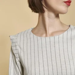 Robe manches 3/4 volants sur épaules femme - écru blanc