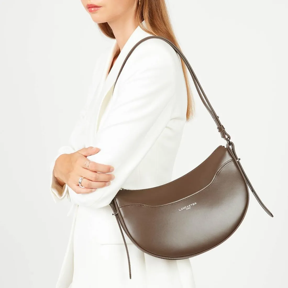 Sac demi lune Zippé Suave Ace marron en cuir