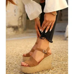 Sandales femme en cuir suède camel