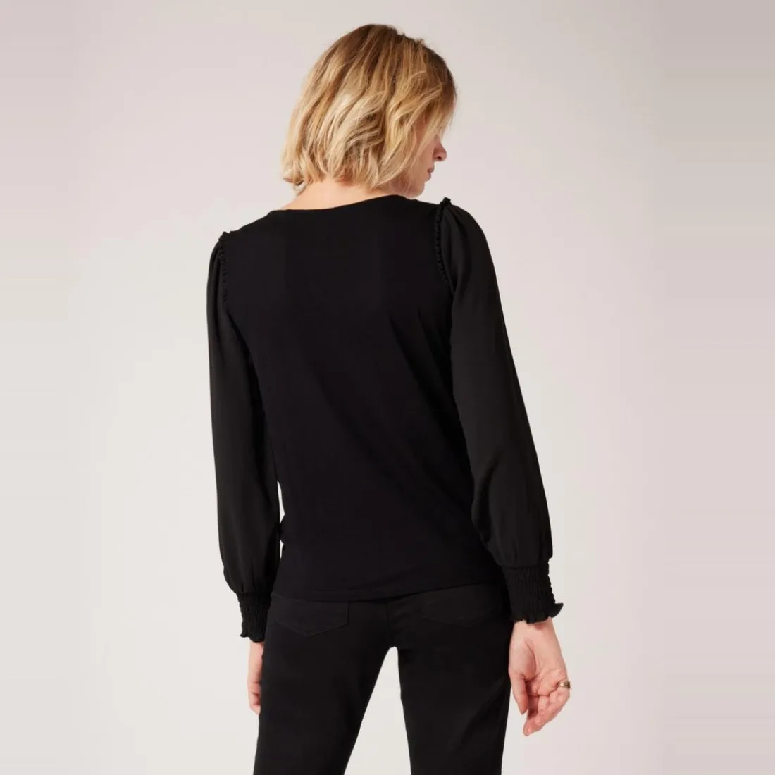 Tee shirt manches longues détail dentelle noir