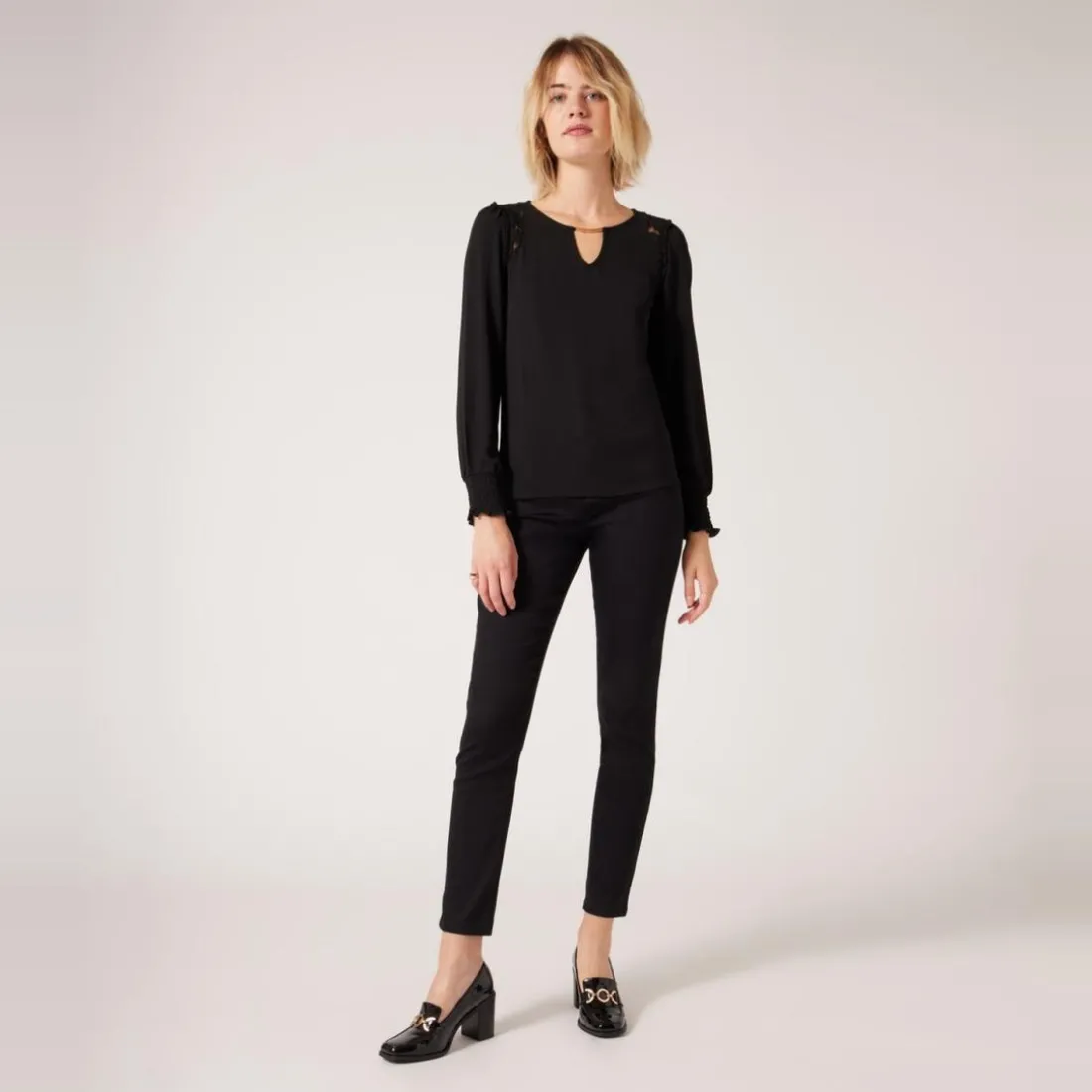 Tee shirt manches longues détail dentelle noir
