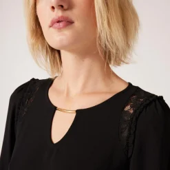 Tee shirt manches longues détail dentelle noir