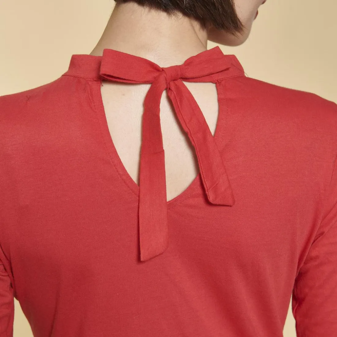 Tee-shirt col en V devant et dos manches 3/4 femme - Rouge