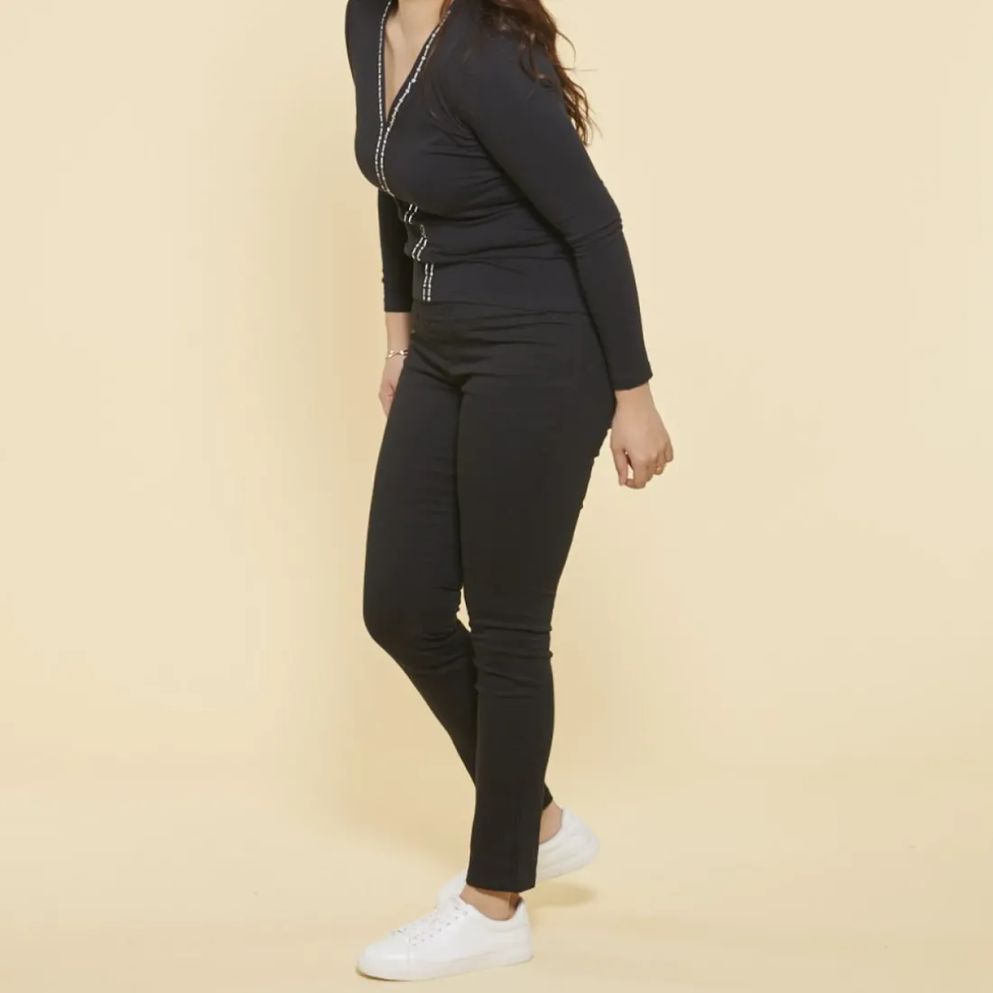 Tee-shirt col V et couture centrale avec perles fantaisie femme - Noir en coton