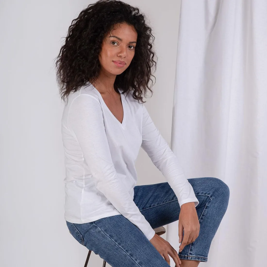 Tee-shirt en coton bio col V Alba blanc