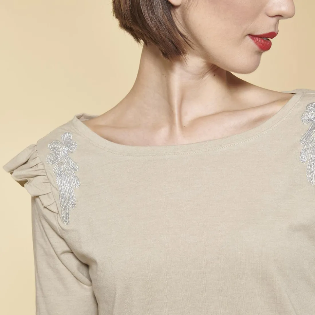 Tee-shirt manches 3/4 volants et broderie femme - Beige