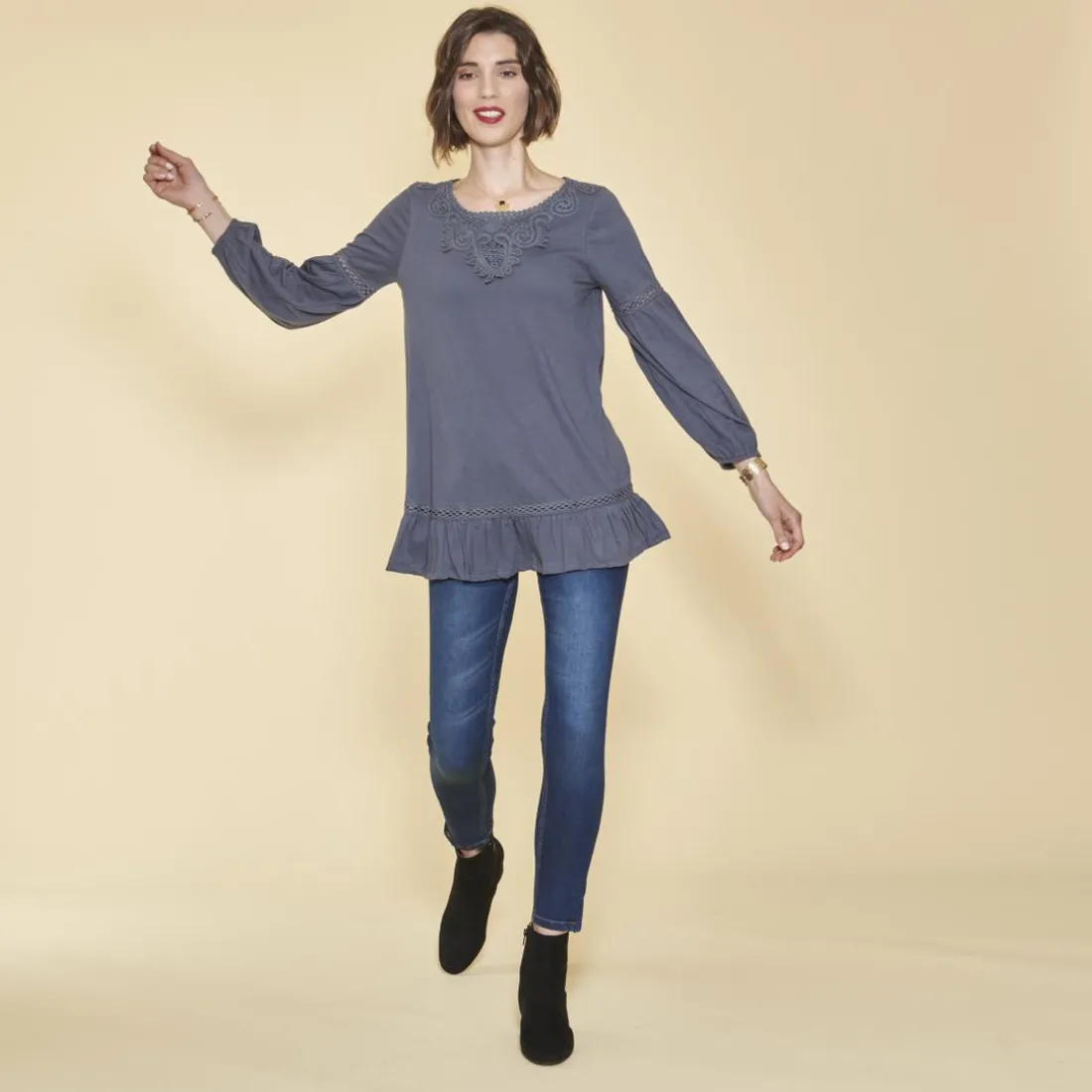 Tee-shirt manches longues élastiquées guipure et volants femme - Bleu Nuit en coton