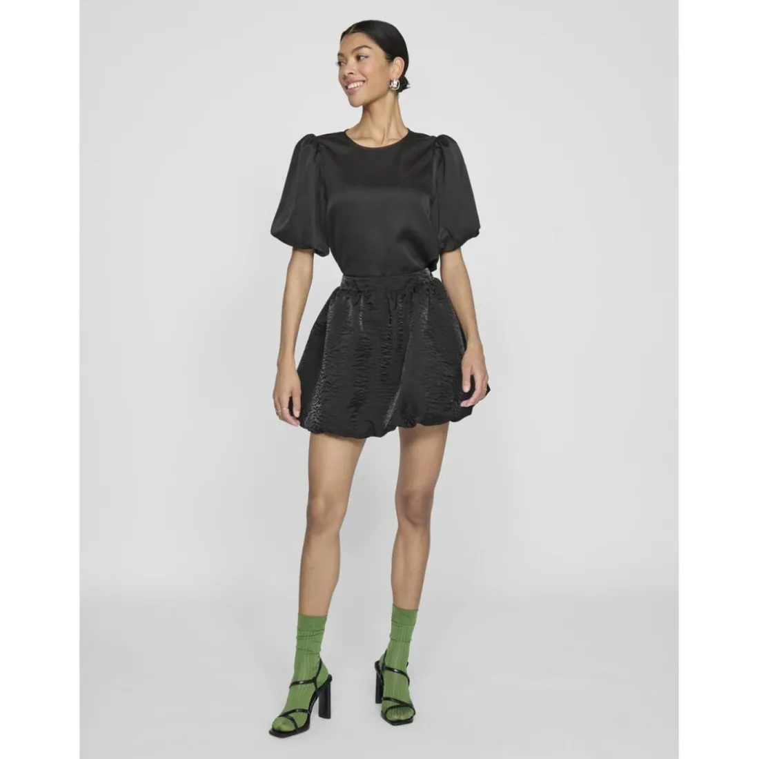 Top manches 2/4 en satin Viellette noir Uma