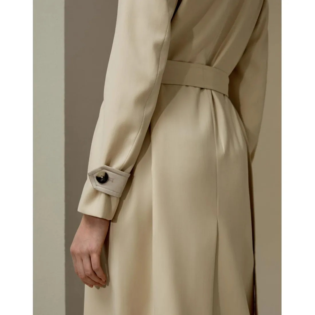 Trench-coat classique hydrofuge kaki en soie